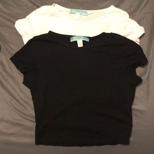 1 black, 1 white Female crop top t-shirts